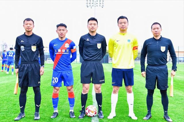 英超-布莱顿0-0西汉姆联 铁锤仍第6海鸥升第7北京时间3:30，英超第20轮西汉姆联主场迎战布莱顿。